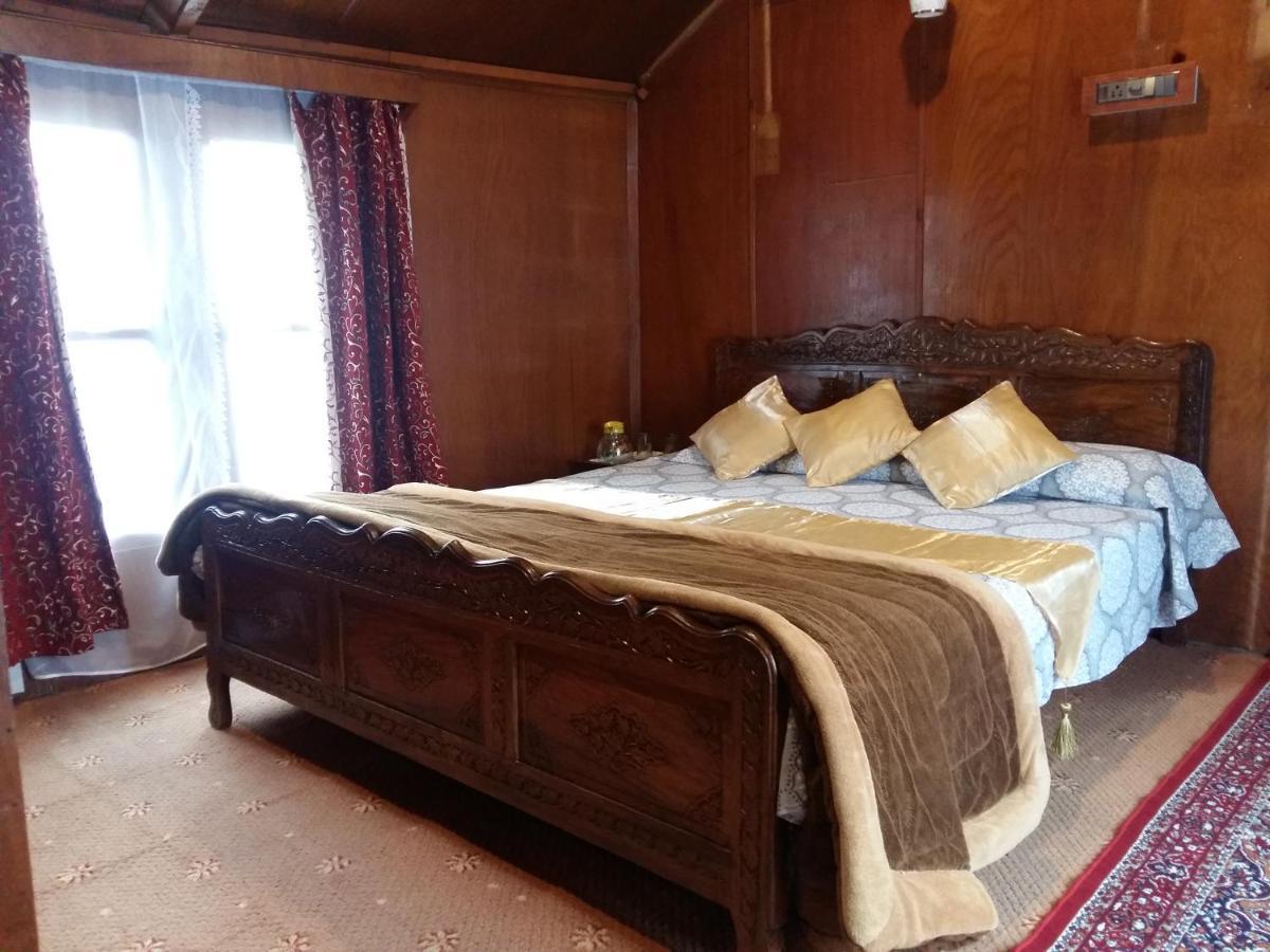 Houseboat Moon Of Kashmir Hotel Srīnagar Exterior foto