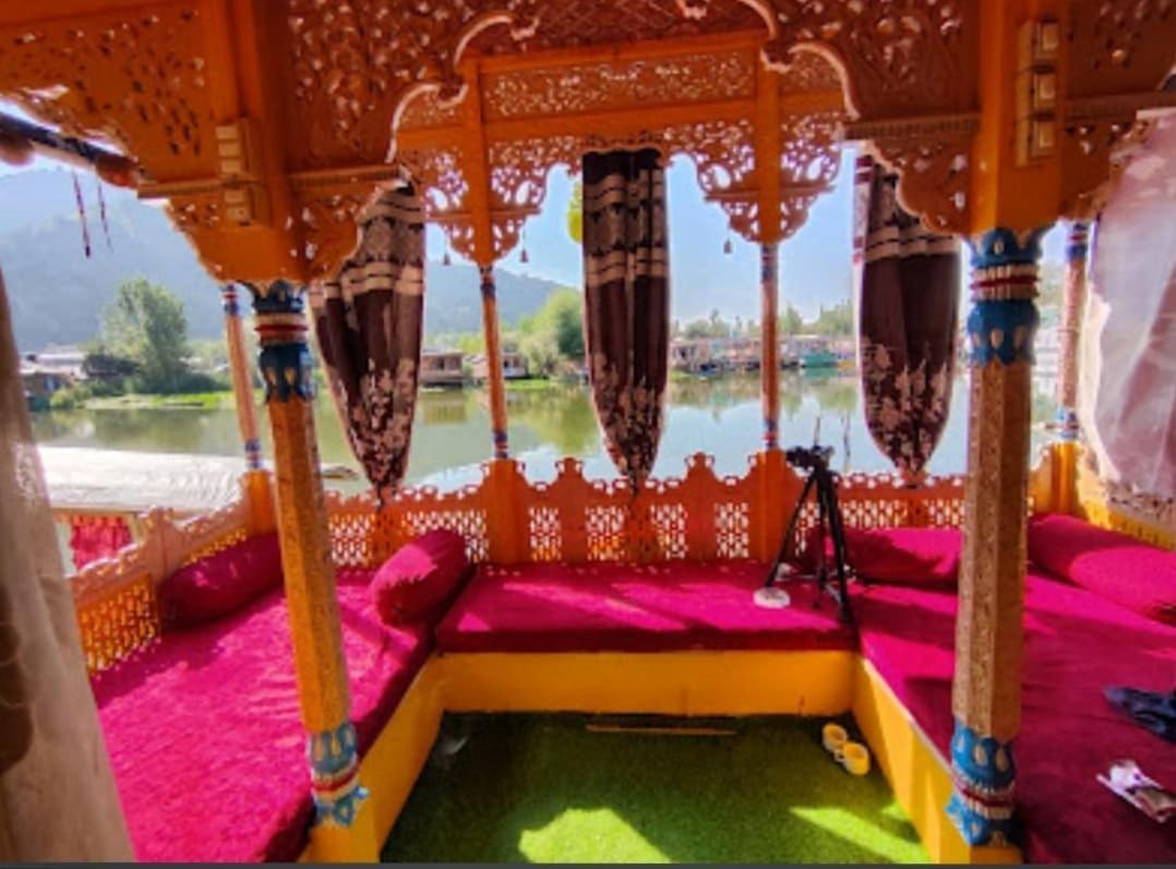 Houseboat Moon Of Kashmir Hotel Srīnagar Exterior foto