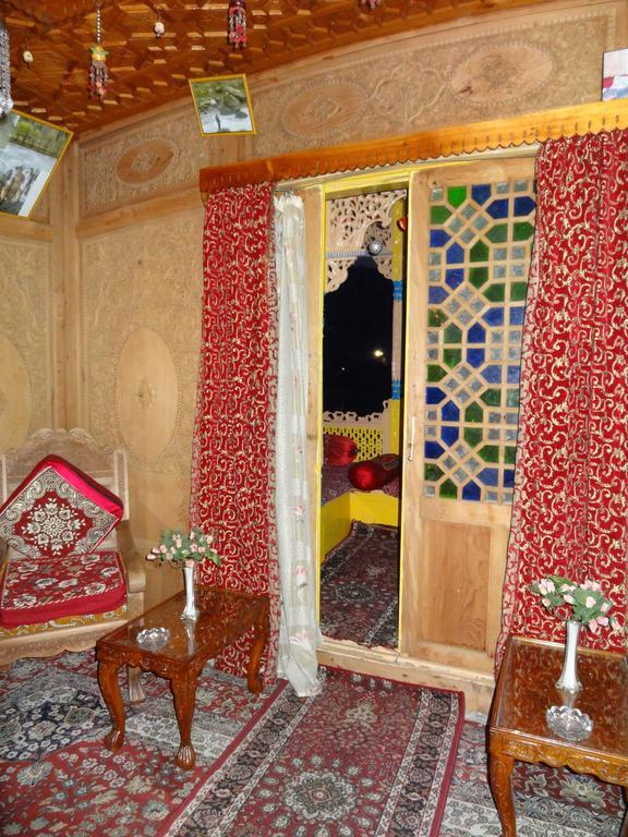 Houseboat Moon Of Kashmir Hotel Srīnagar Exterior foto