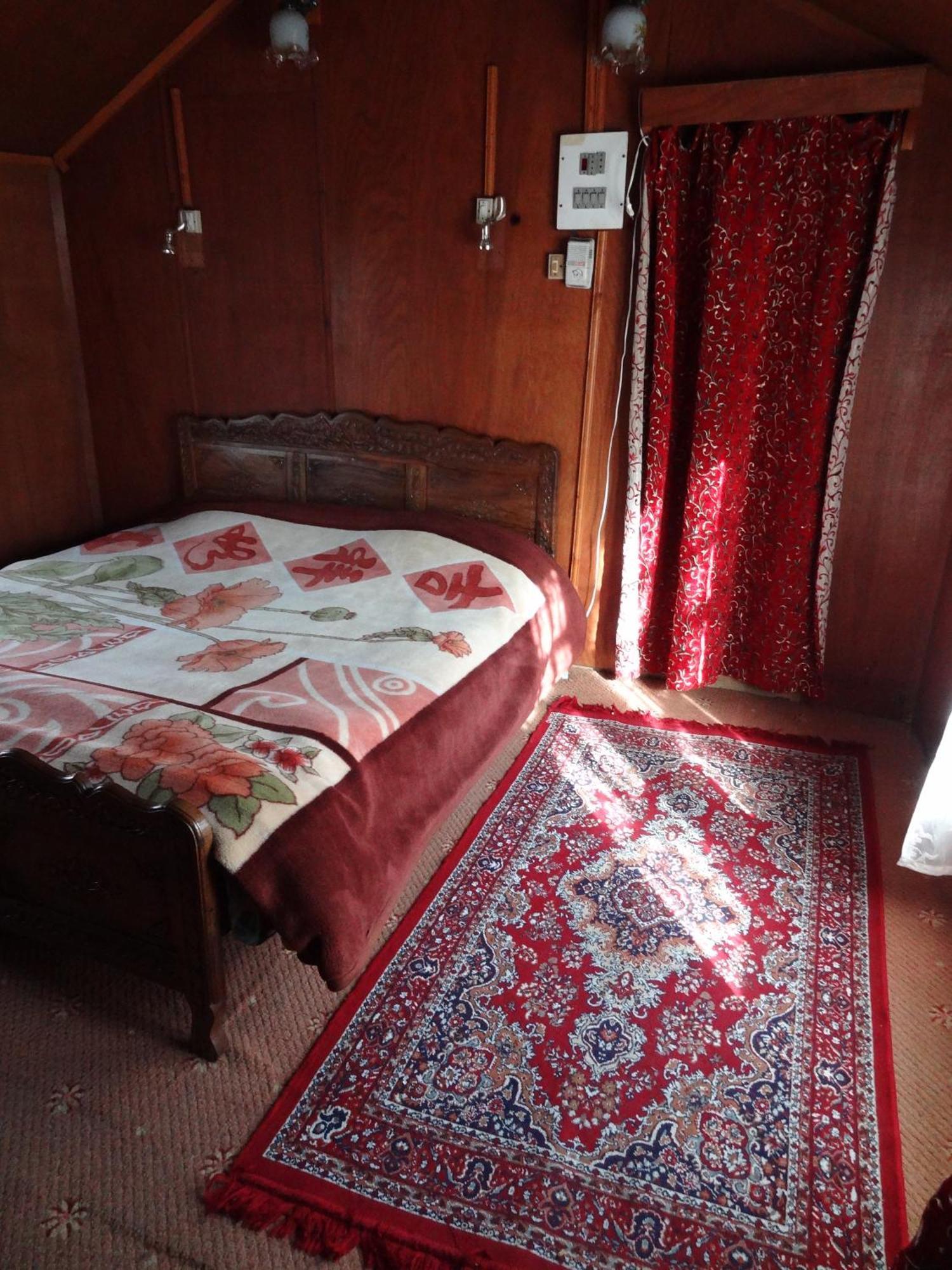 Houseboat Moon Of Kashmir Hotel Srīnagar Cameră foto