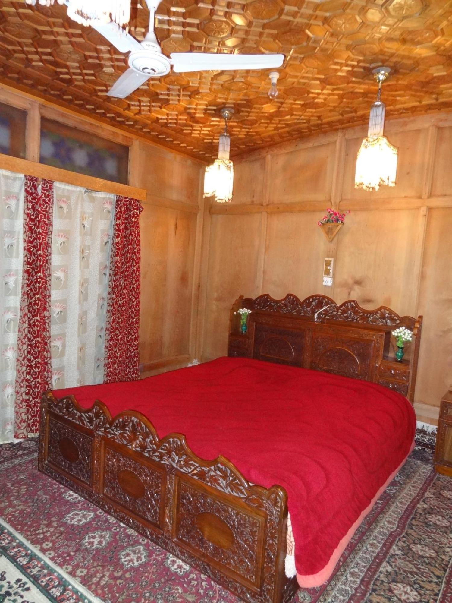 Houseboat Moon Of Kashmir Hotel Srīnagar Cameră foto