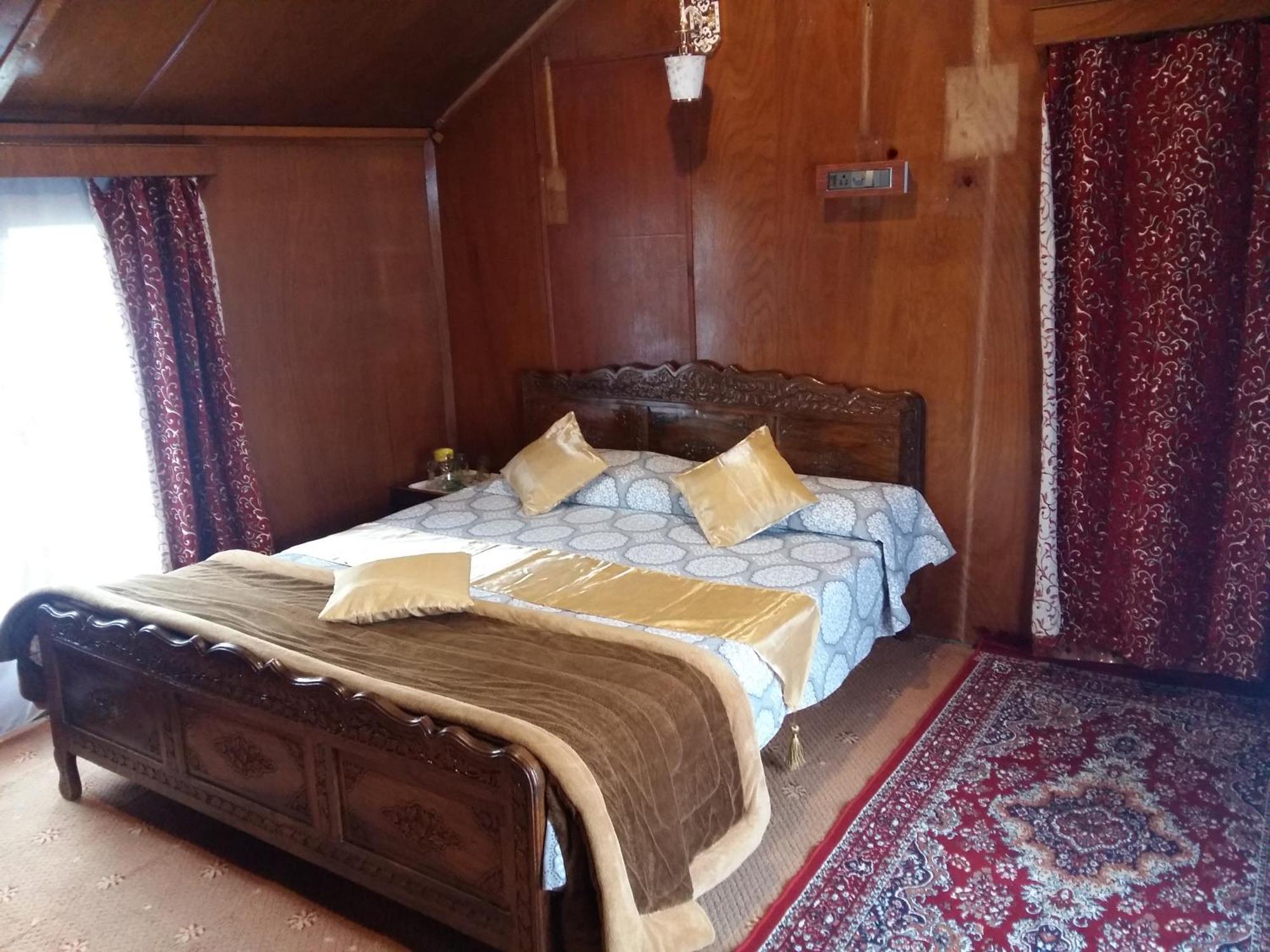 Houseboat Moon Of Kashmir Hotel Srīnagar Cameră foto
