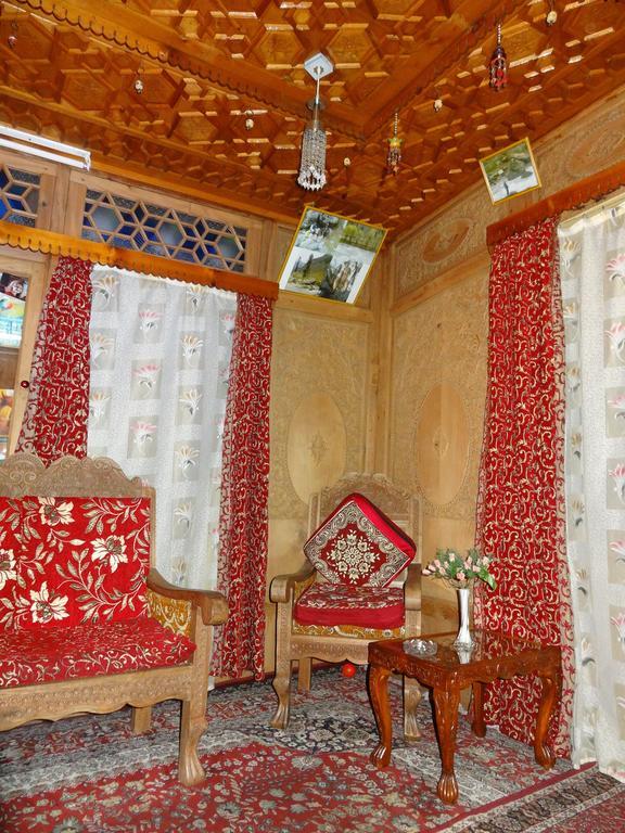Houseboat Moon Of Kashmir Hotel Srīnagar Cameră foto