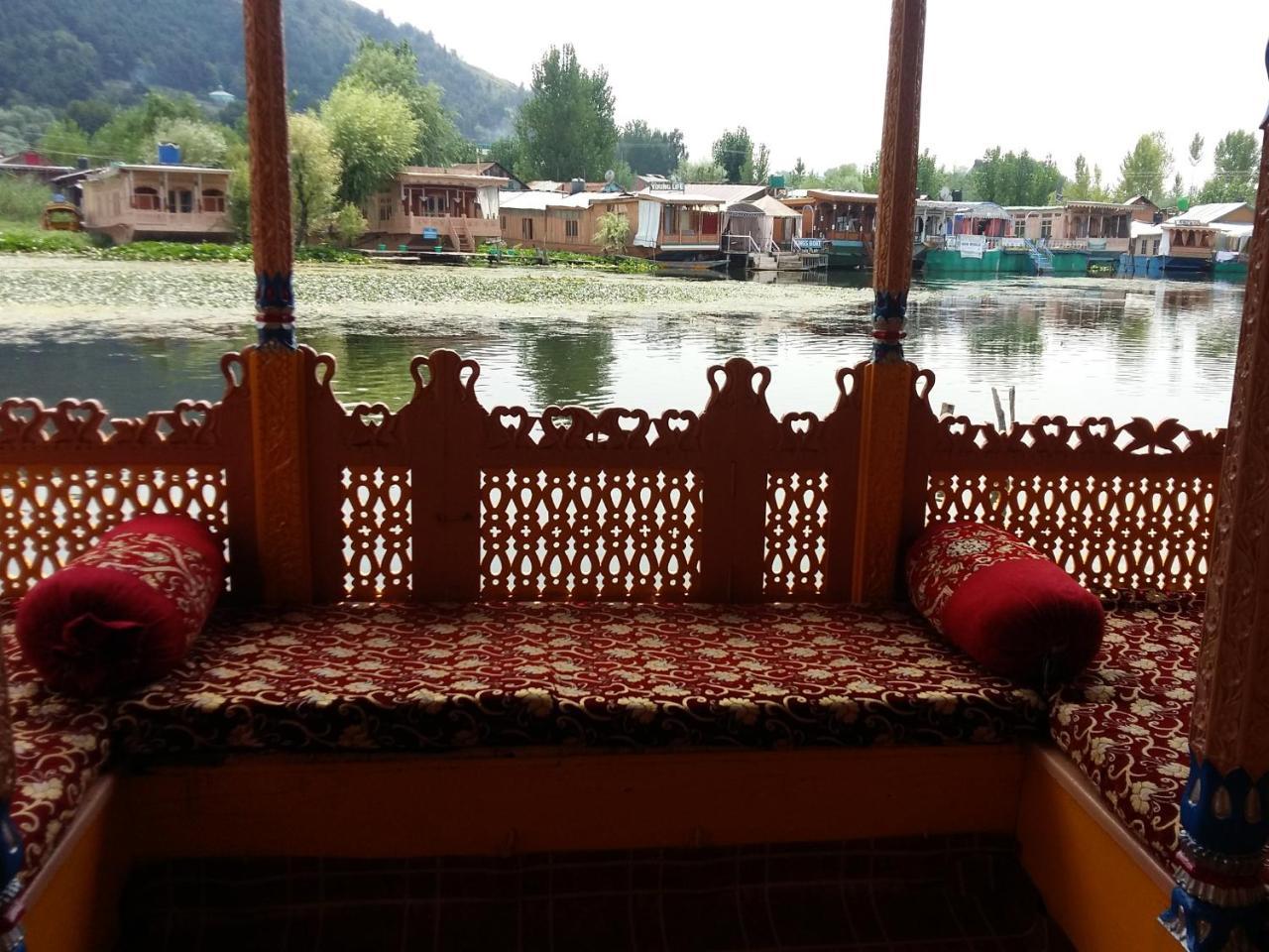 Houseboat Moon Of Kashmir Hotel Srīnagar Exterior foto